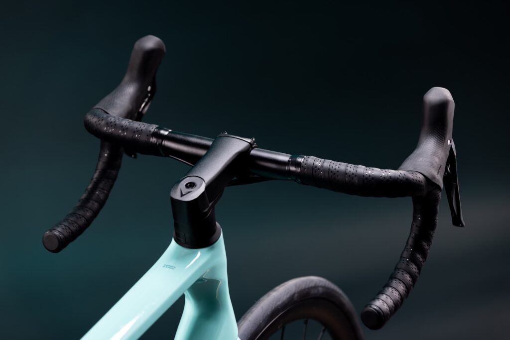 Bianchi Infinito ICR - 105 12sp, Palladium Carbon Wheels - Road Bike