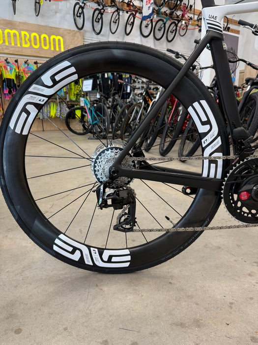 Colnago V5RS Disc, SRAM Force AXS E1, ENVE SES 4.5 Carbon wheels
