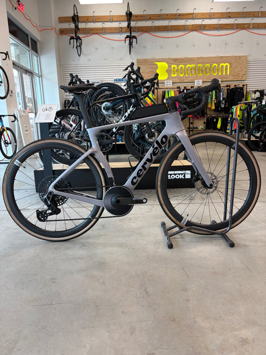 Cervélo Áspero-5 FORCE AXS 1, ATTEN L42 Carbon Wheels - Custom Road