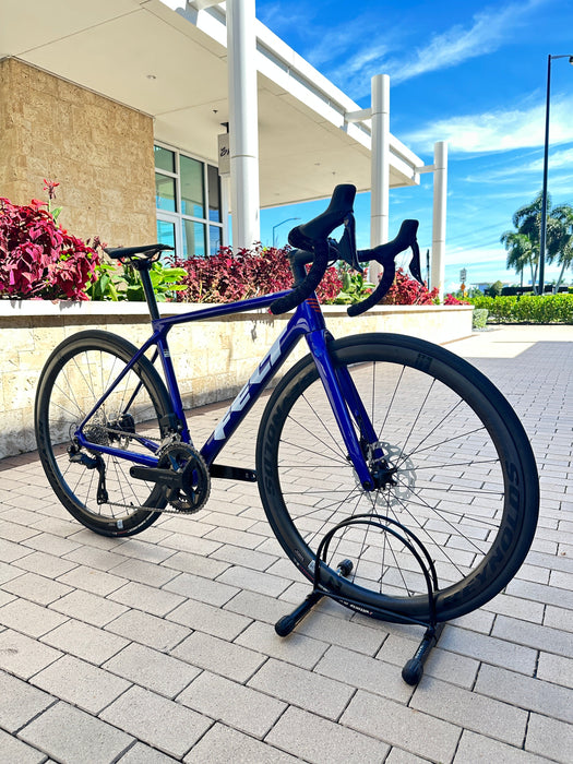 Felt FR Advanced 105 Di2 road bike in blue