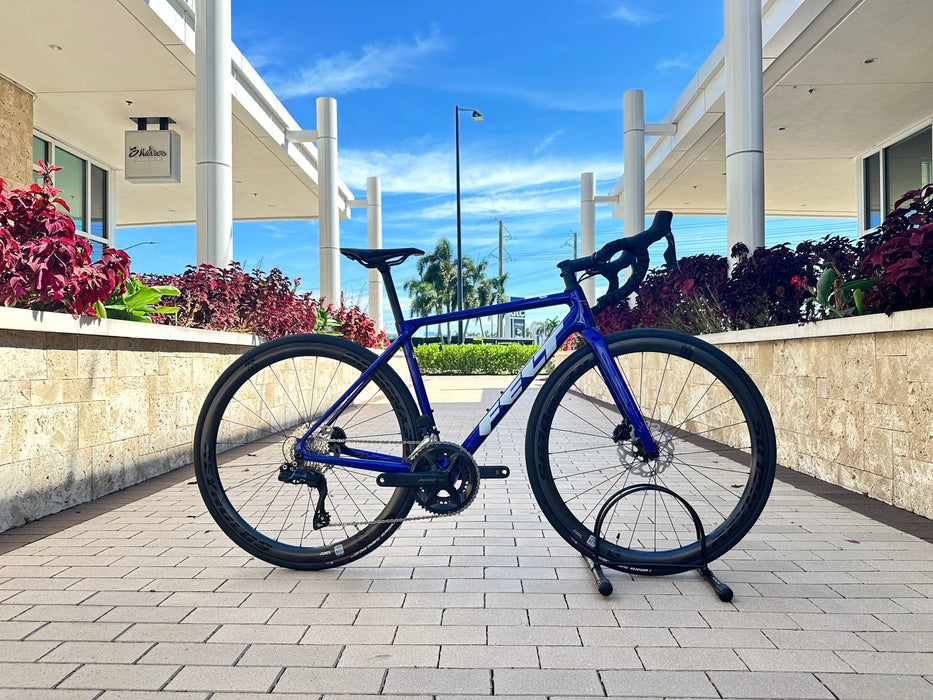 Felt FR Advanced 105 Di2 road bike in blue