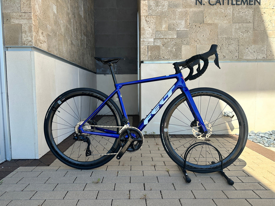 Felt FR Advanced 105 Di2 road bike in blue